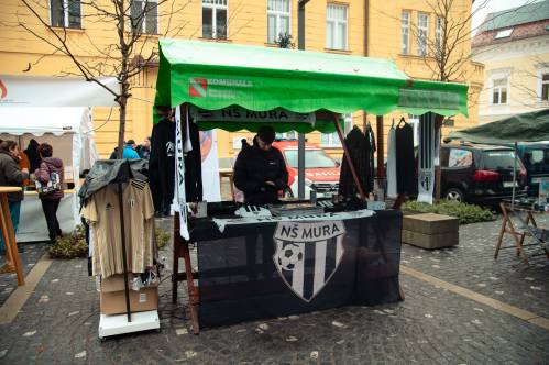 Murina stojnica na Miklošovon senji 2025 v središču Murske Sobote.