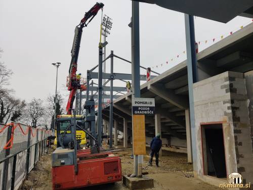 Gradbišče z zadnje strani.