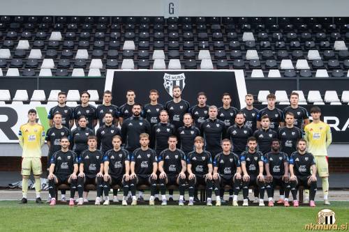 Zgornja vrsta: Žan Flis, Luka Turudija, Kristjan Trdin, Borna Proleta, Blaž Kovač, Robert Čakš, Marko Mrvaljević, Nejc Ajhmajer, Raphael Hofer, Jaka Tetičkovič Domjan, Kenan Kurtović. Srednja vrsta: Nejc Dermastija, Edvin Krupić, Tamara Rantaša (ekonominja), Marsel Muller (fizioterapevt), Filip Rilak (kondicijski trener), Matjaž Kek (pomočnik trenerja), Darjan Slavic (glavni trener), Željko Filipović (pomočnik trenerja), Martin Cvetič (trener vratarjev), Jakob Ules (fizioterapevt), Robert Murić, Nejc Antonič. Spodnja vrsta: Nino Kouter, Jan Kovačič, Aljaž Antolin, Niko Kasalo, Dario Vizinger, Žan Petrovič, Luka Bobičanec, Alen Korošec, Faad Sana, Roman Pasevich. Manjka: Florijan Raduha.