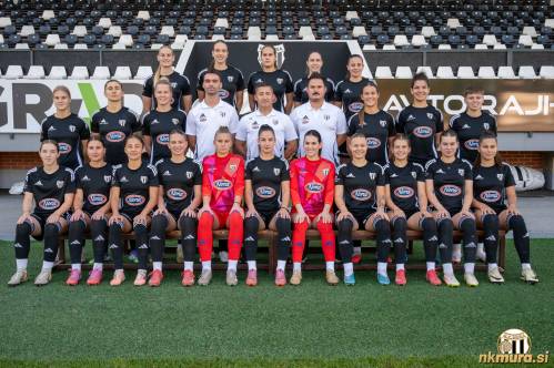 Ženska ekipa jeseni 2025. Zgornja vrsta: Zala Omerza, Hana Serec, Asja Cvetkovič, Joanna Olszewska, Elena Paneska. Srednja vrsta: Lea Dolinar, Darya Kravets, Zala Vindišar, Domen Kotnjek (pomnočnik trenerja), Vladimir Kokol (trener), Damjan Vuzem (trener vratark), Ana Milović, Evelina Kos, Ema Horvat. Spodnja vrsta: Lana Kavaš, Tija Šoštarič Karič, Yana Malakhova, Neža Hrga, Teja Truntič, Lucija Kos, Sara Nemet, Noelle Vilčnik, Živa Rakovec, Gala Dasovič Ravnik in Lana Jakšič. Manjka: Špela Kolbl.