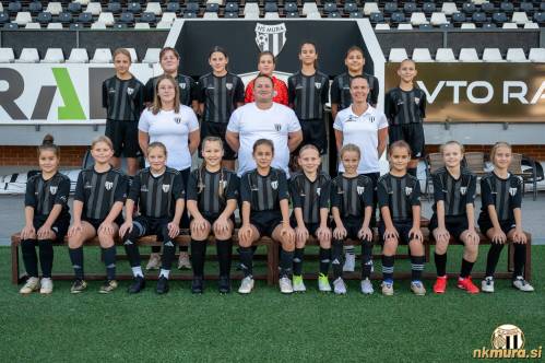 Ženska ekipa U12 jeseni 2025. Zgornja vrsta: Julija Žižek, Vita Marie Bokan, Ela Škodnik, Alja Mlinarič, Iskra Pejčić, Taja Gjergjek, Tara Jerebic. Srednja vrsta: Nika Ropoša (pomočnik trenerja), Davor Bokan (tehnični vodja ), Tjaša Tibaut (trener). Spodnja vrsta: Urška Vereš, Ina Osterc, Nelly Vitrih Šamec, Zara Keuc, Nala Kreft, Ajda Brečko, Anabela Omladič, Ella Ficko, Nika Pojbič, Mia Rojc.