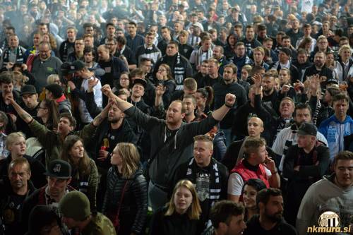 Množica navijačev na Fazaneriji ob proslavi naslova prvakov leta 2021.