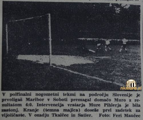 V polfinalni nogometni tekmi na področju Slovenije je prvoligaš Maribor v Soboti premagal domačo Muro z rezultatom 4:0. Intervencija vratarja Mure Pihlerja je bila zastonj. Kranjc (temna majica) doseže prvi zadetek za vijoličaste. V ozadju Tkalčec in Satler.