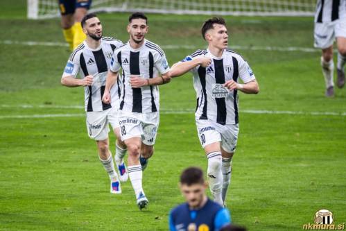 Veselje Kenana Kurtovića po doseženem zadetku proti Celju. V ozadju sta še Alen Korošec in Nino Kouter.