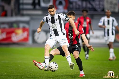 Nino Kouter in Žan Bešir na tekmi Mura : Primorje.