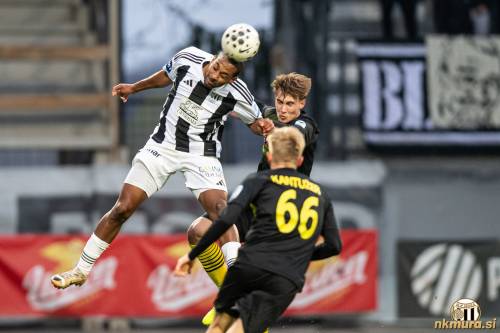 Federico Rose ob Binetu Anželju.