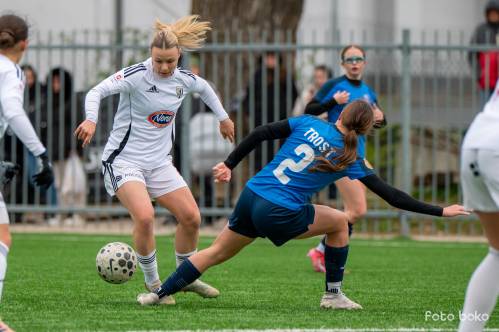 Noelle Vilčnik in Neža Trost.