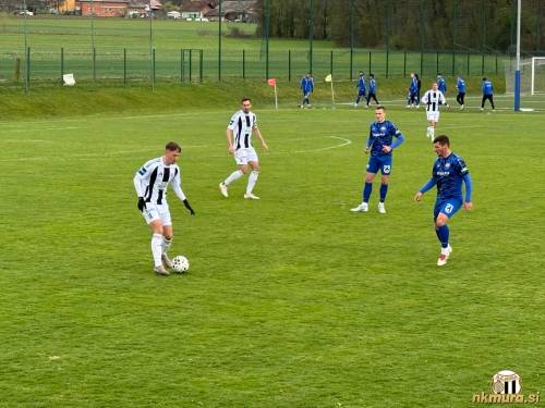 Mura : Slaven Belupo.