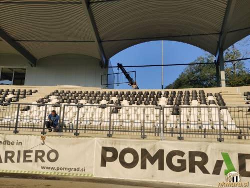 Montaža ograje na novi tribuni.