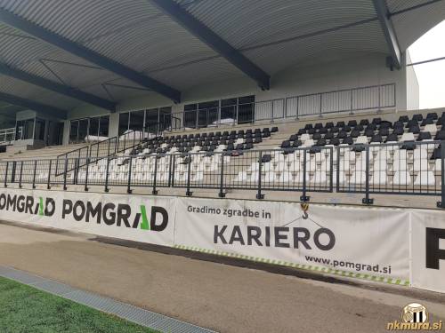Severozahodna tribuna.