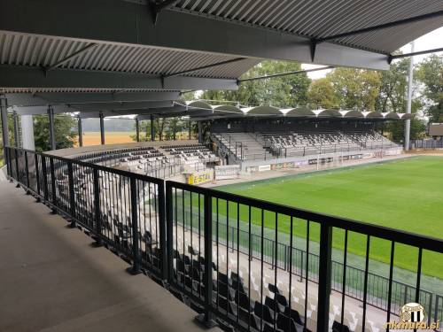 Severozahodna tribuna.