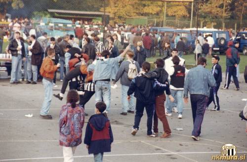 Gringosi na beltinskem stadionu.