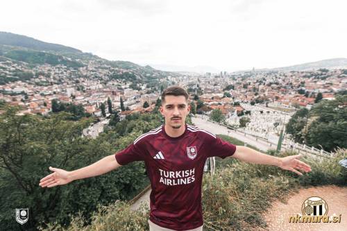 Filip Kosi v dresu FK Sarajevo ob prihodu v klub