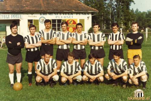 Nogometaši Mure v sezoni 1967/68, ko so postali slovenski podprvaki. Stojijo od leve: Vrđuka, Tkalčec, Glažar, Kerčmar, Miloševič, Puškarič, Rebrica in Pihler. Čepijo: Koblencer, Sečko, Martinuzzi, Horvat in Matjašec.