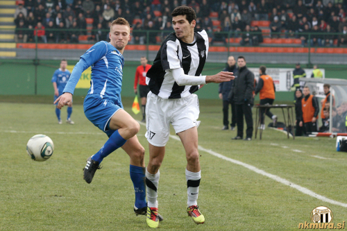 Nurmir Fajić in Aleksander Jerebic na prekmurskem derbiju iz leta 2011.