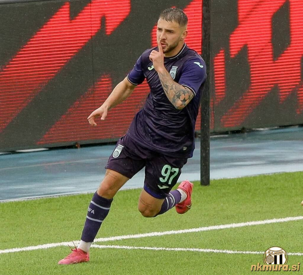 Roman Pasevich v dresu FC Ufa.