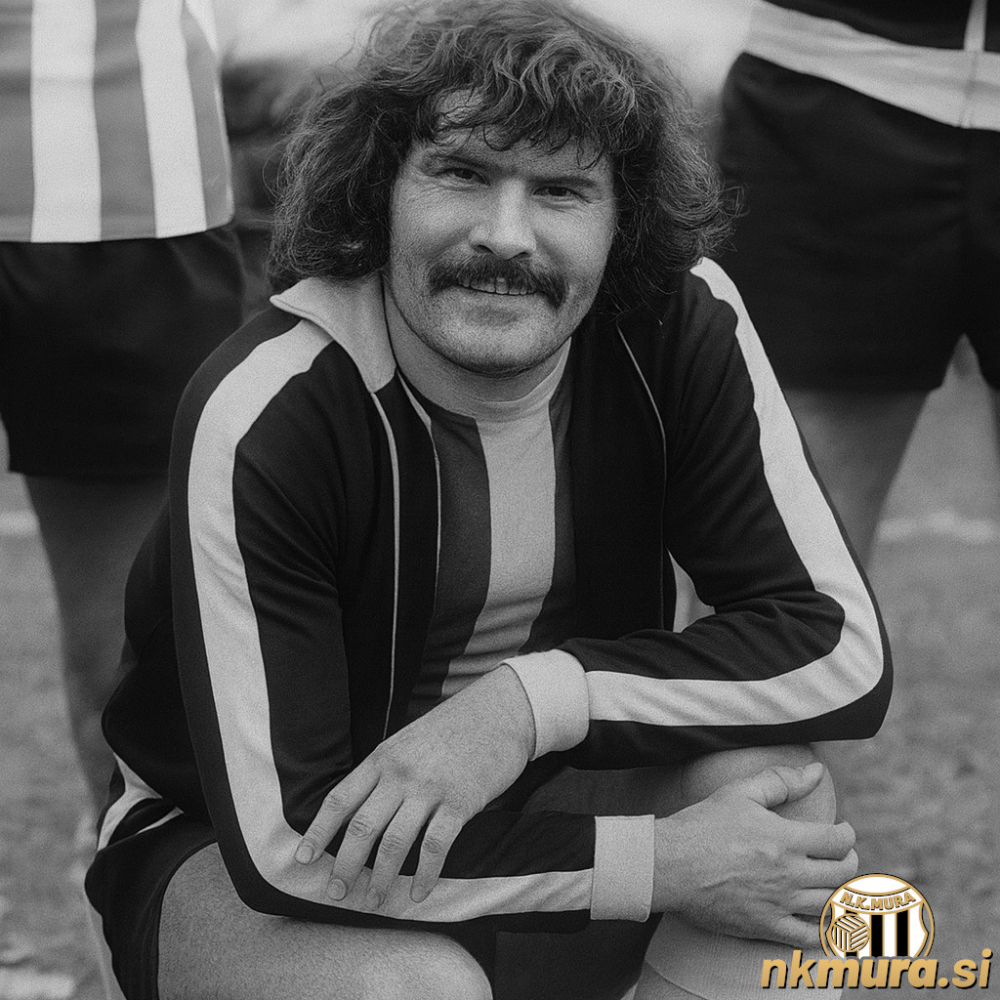 Ilija Ivković v dresu in trenirki Mure v sezoni 1973/74. Fotografija je bila računalniško izboljšana.