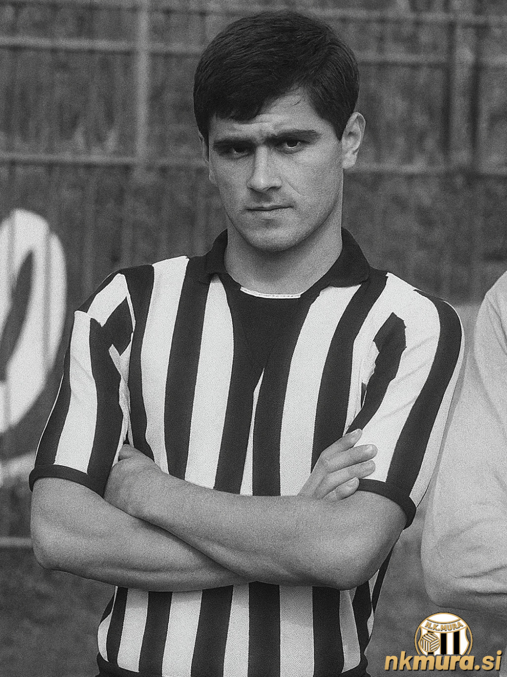 Kostja Urek v dresu Mure. Fotografija je bila računalniško izboljšana.