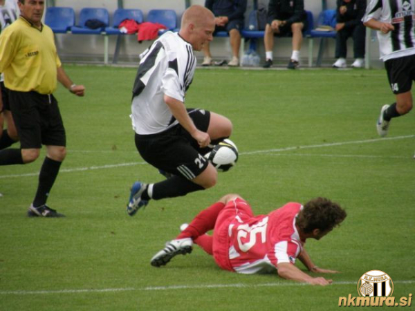 Ivo Prettner na tekmi proti Crveni zvezdi.