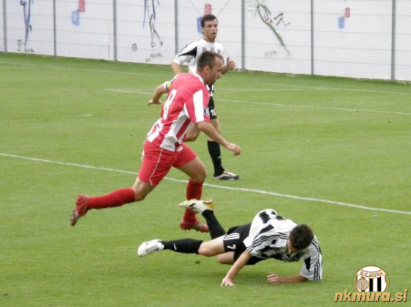 Utrinek s tekme med Muro in Crveno zvezdo.