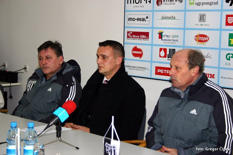 Nedeljko Topić (pomočnik trenerja), Goran Gutalj (športni direktor), Milan Koblencer (trener).